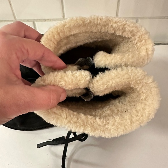 UGG 8 Gaviota sheep skin fringe black woman gorpcore casual outdoor suede boot - Picture 6 of 12